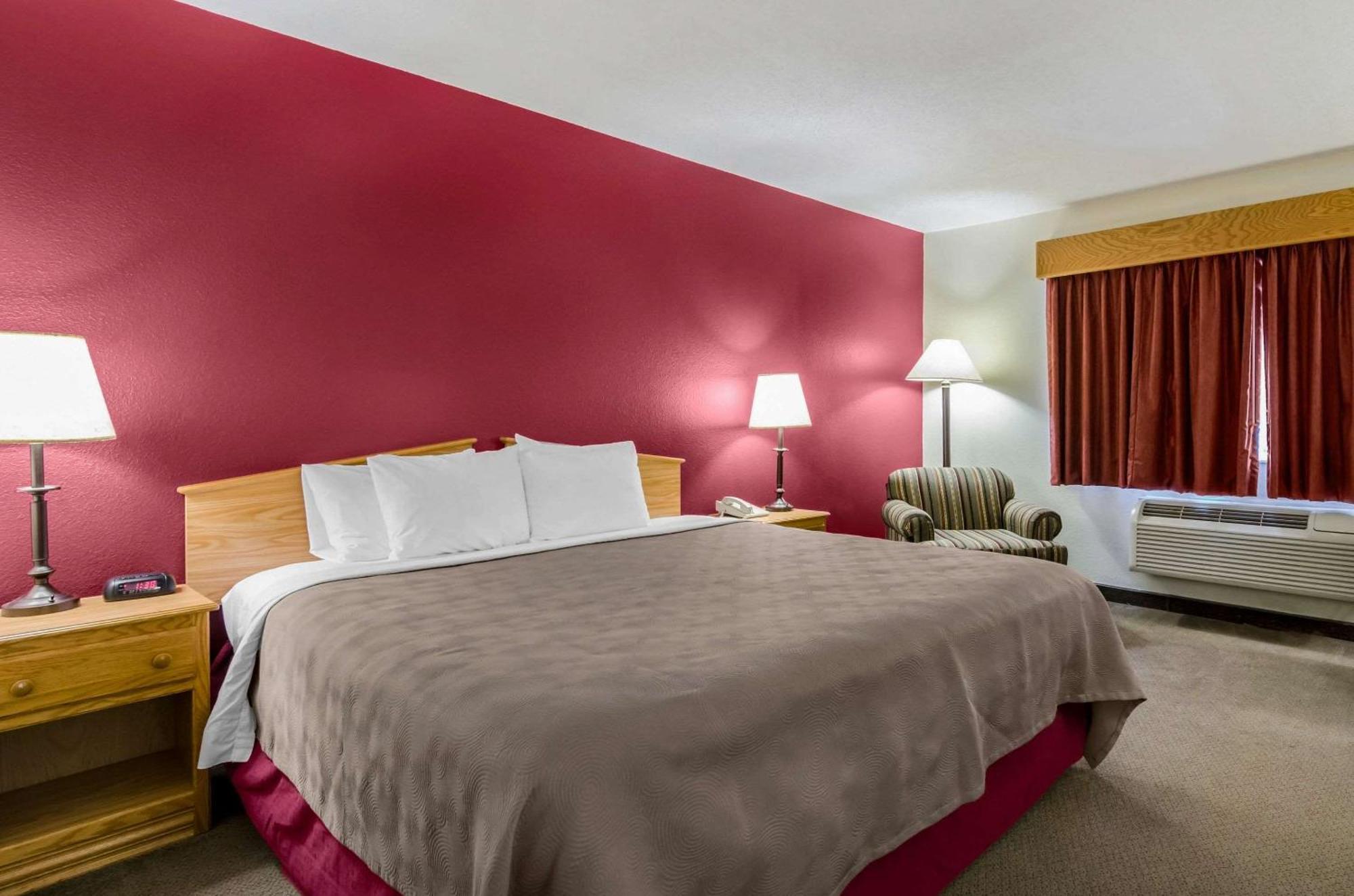Rodeway Inn Hesston Esterno foto