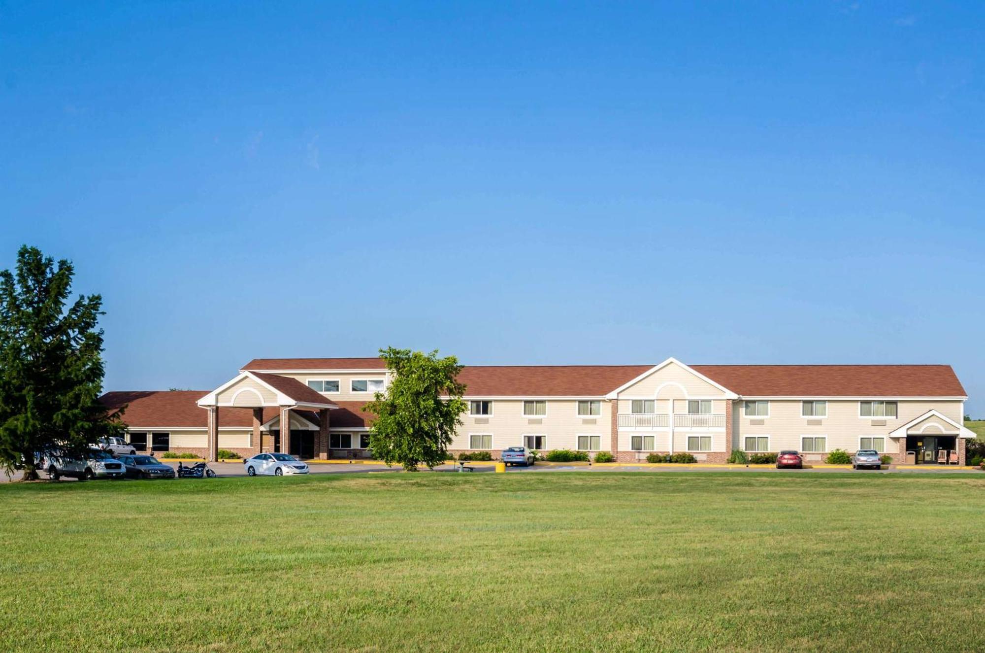 Rodeway Inn Hesston Esterno foto