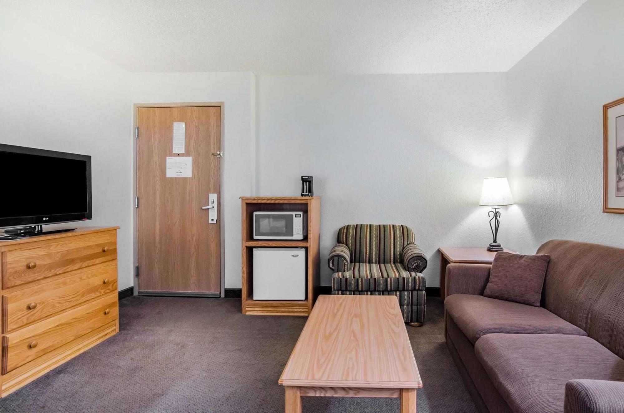Rodeway Inn Hesston Esterno foto