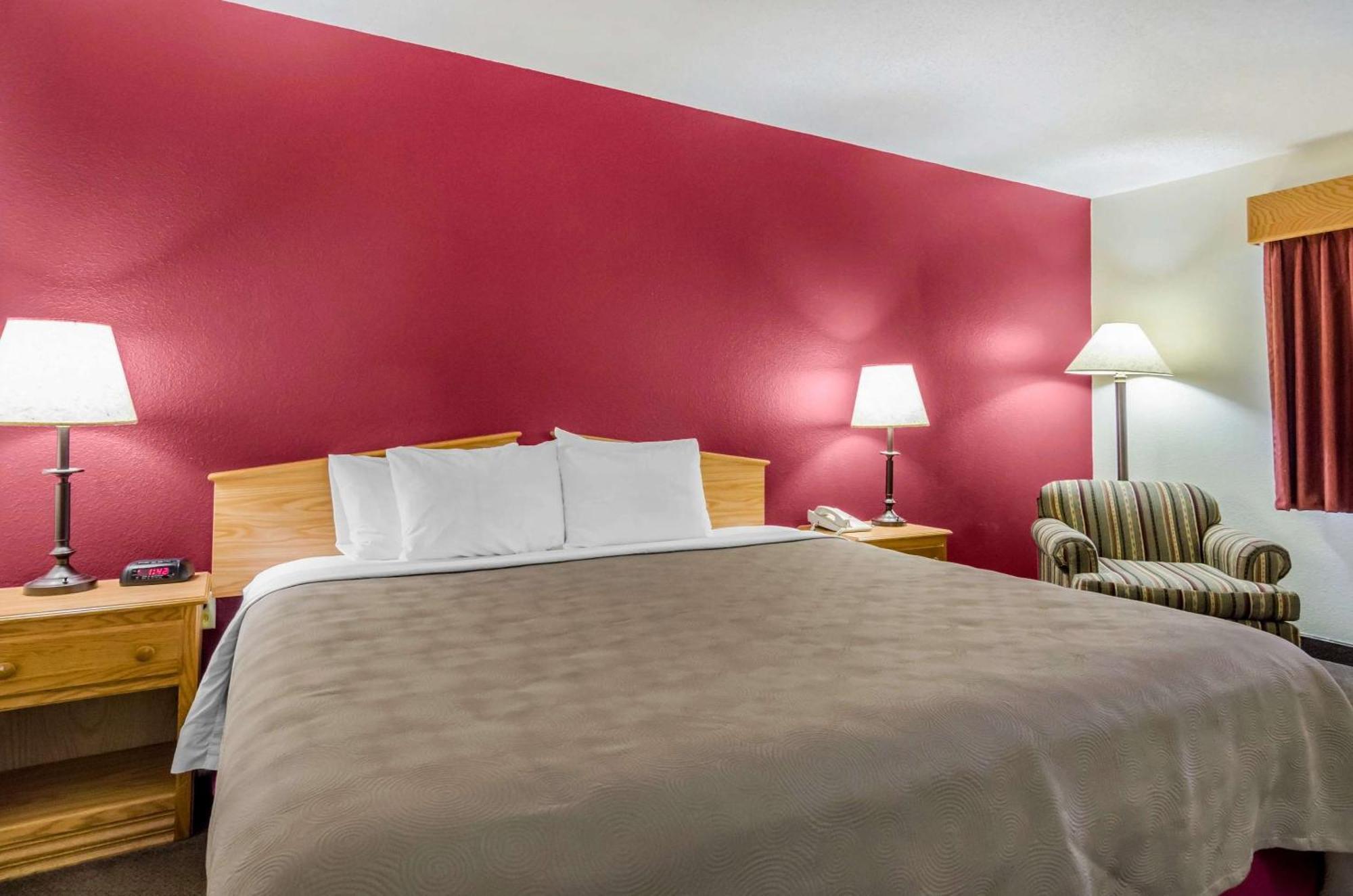 Rodeway Inn Hesston Esterno foto