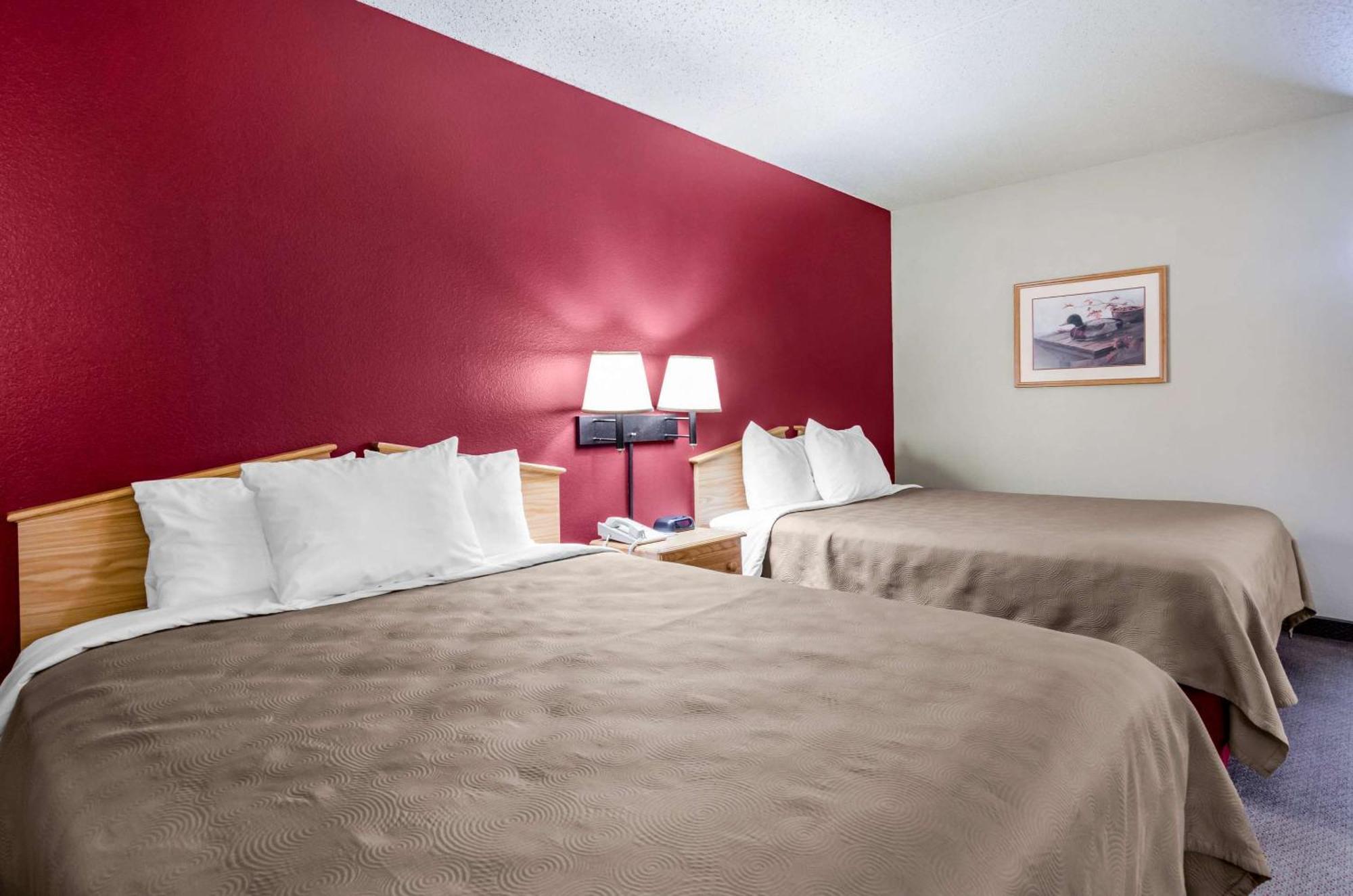 Rodeway Inn Hesston Esterno foto