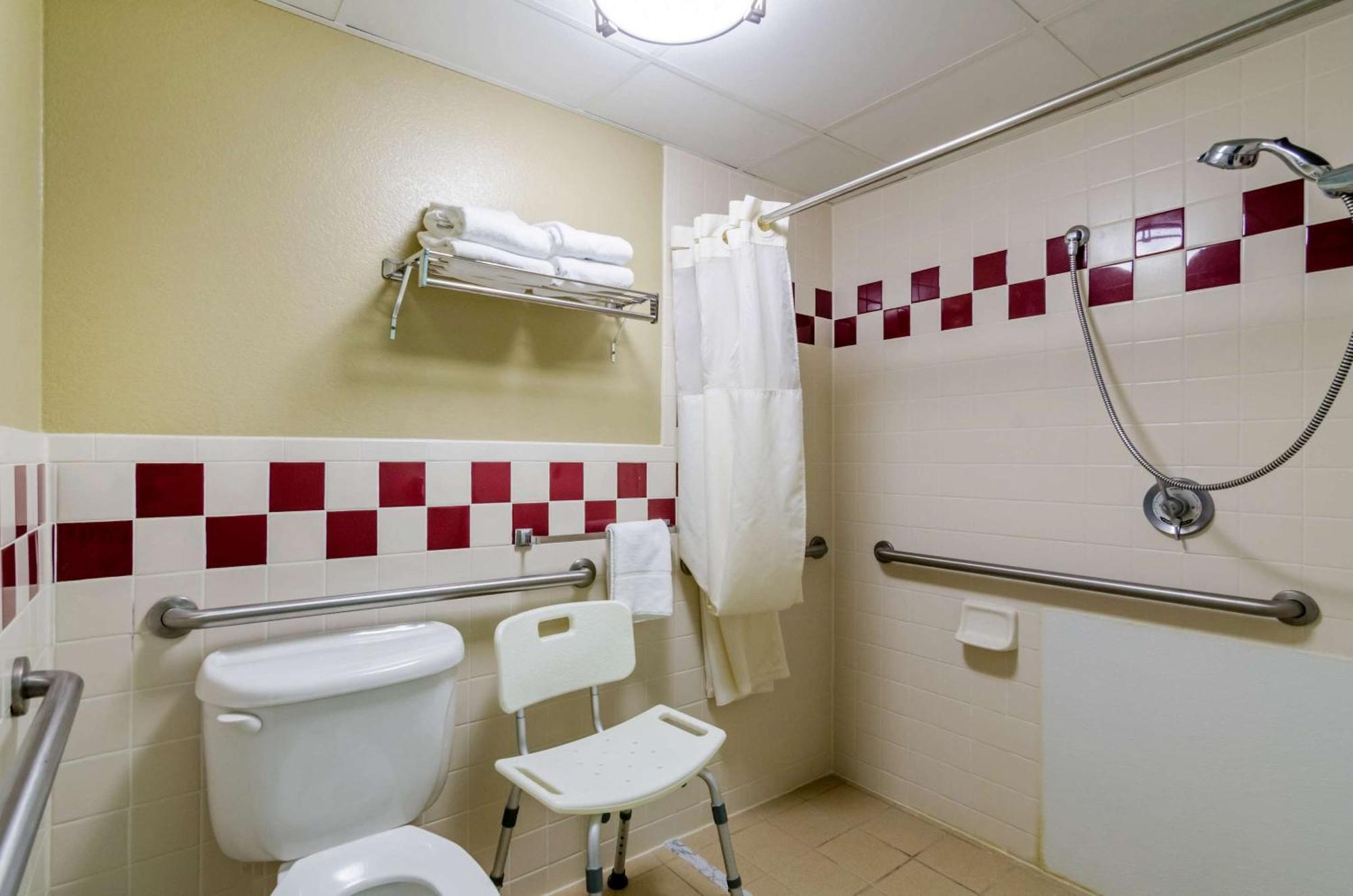 Rodeway Inn Hesston Esterno foto