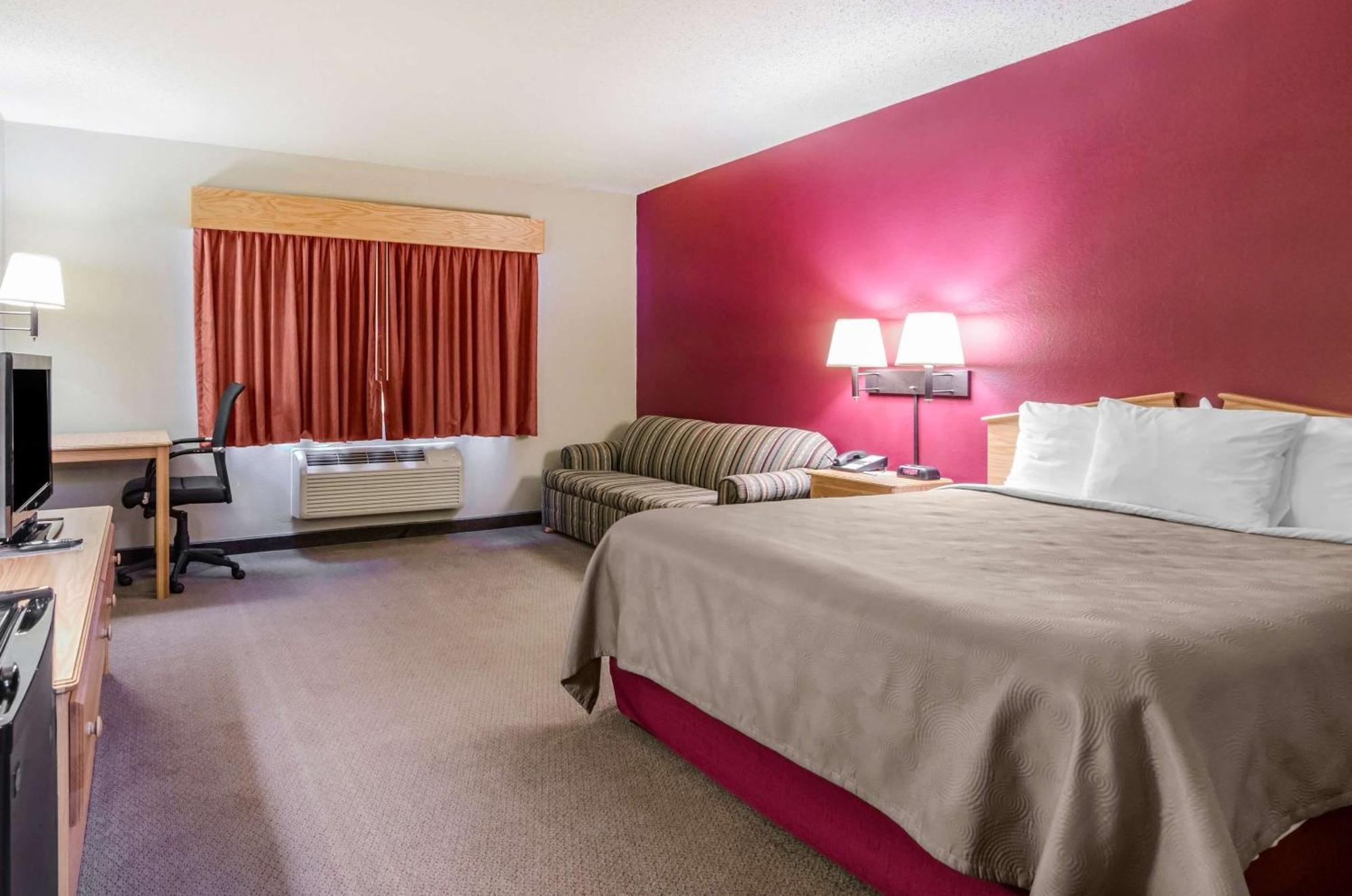 Rodeway Inn Hesston Esterno foto