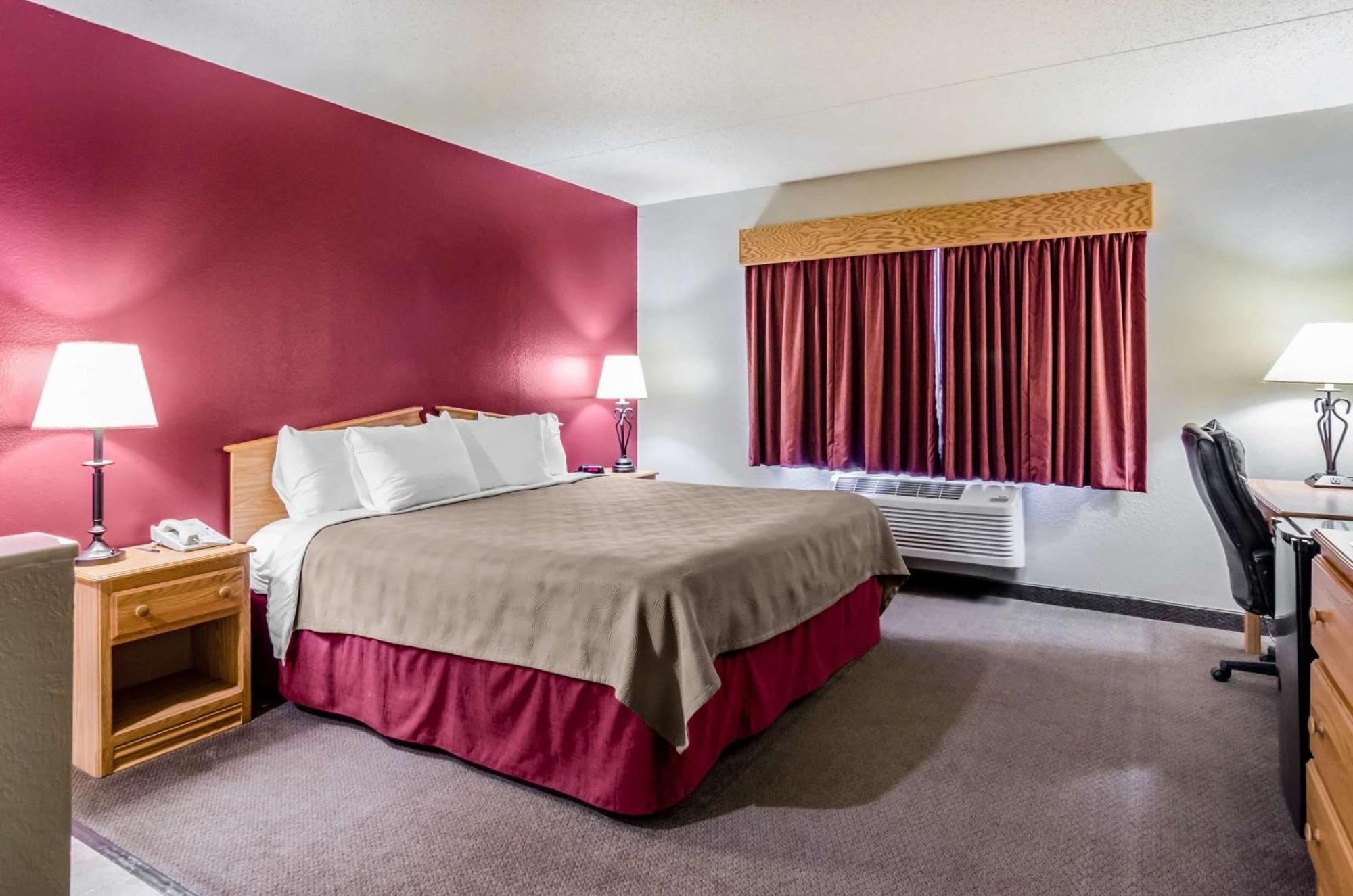 Rodeway Inn Hesston Esterno foto