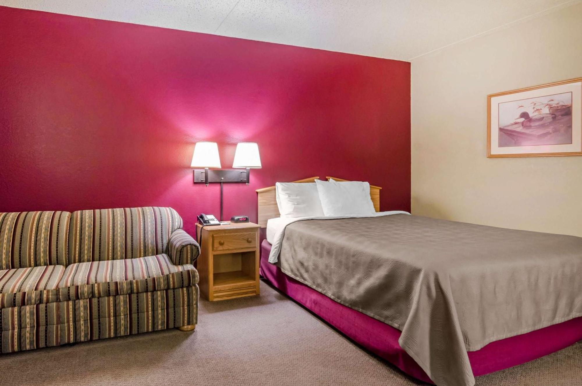 Rodeway Inn Hesston Esterno foto