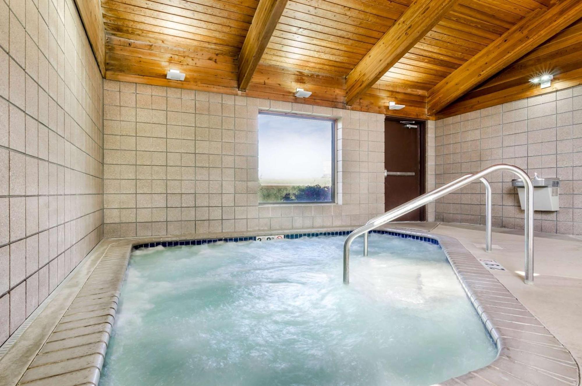 Rodeway Inn Hesston Esterno foto