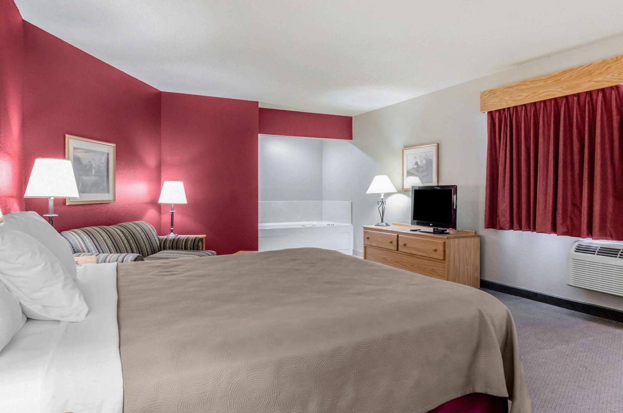 Rodeway Inn Hesston Esterno foto