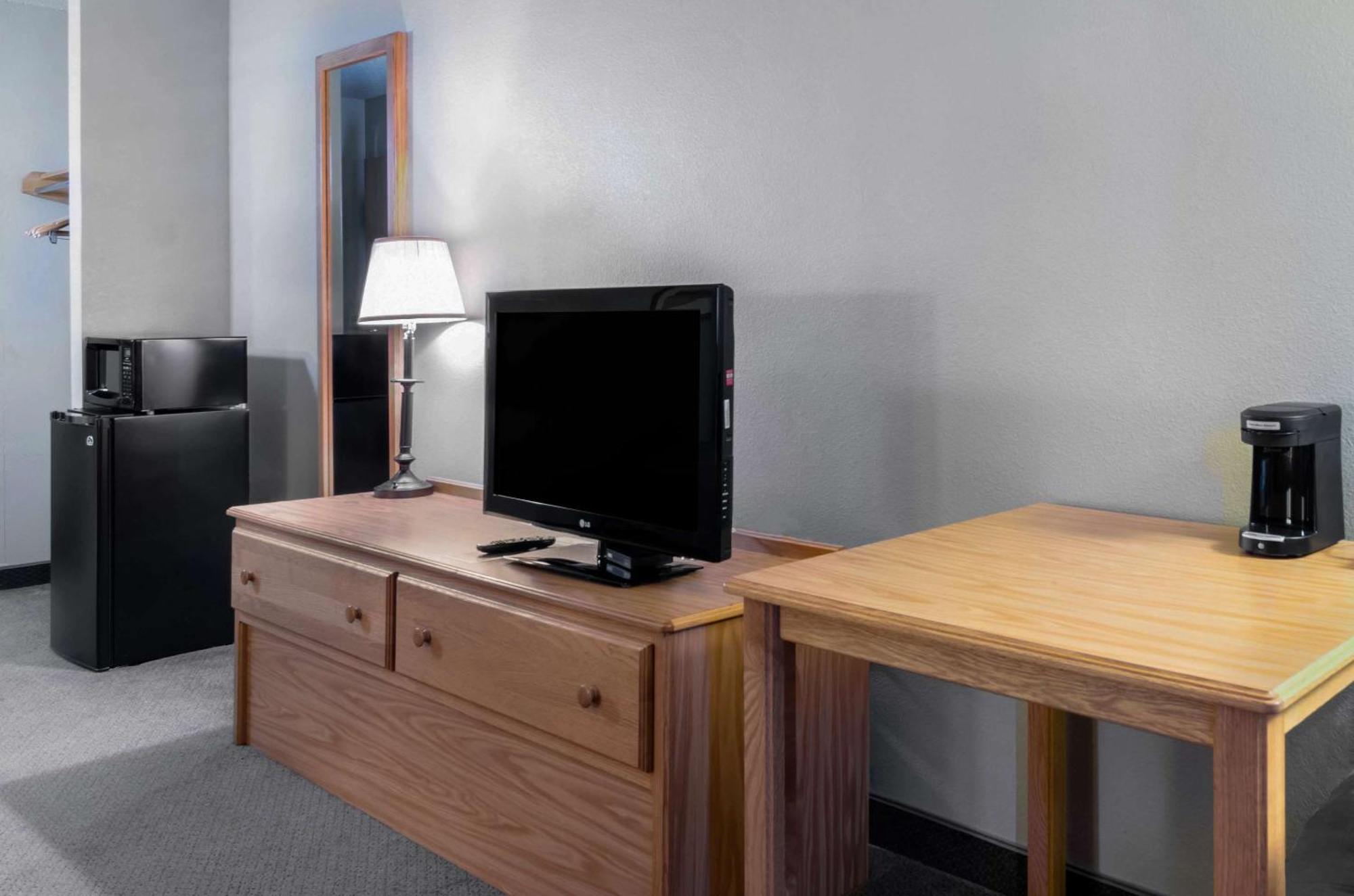 Rodeway Inn Hesston Esterno foto