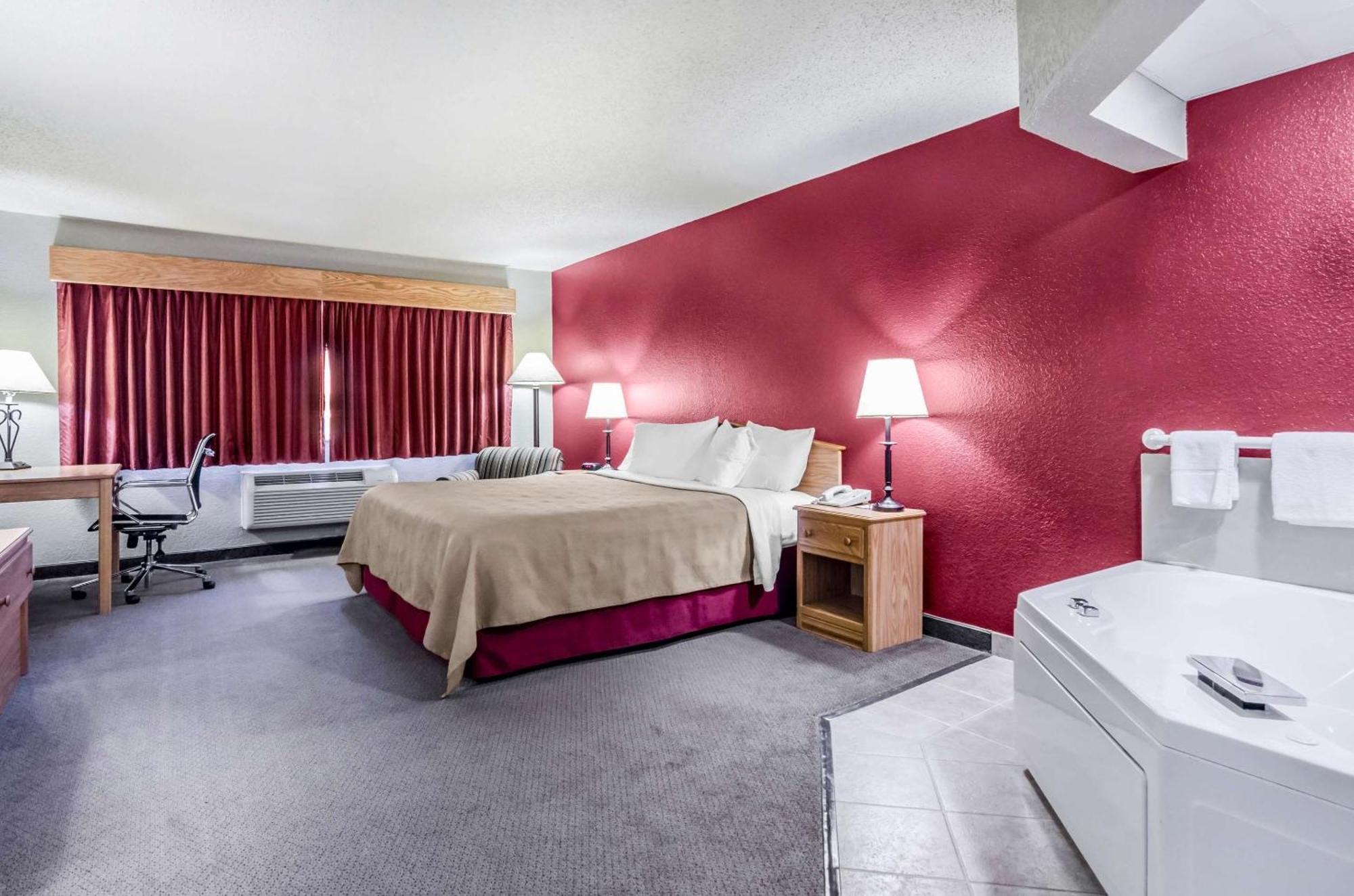 Rodeway Inn Hesston Esterno foto