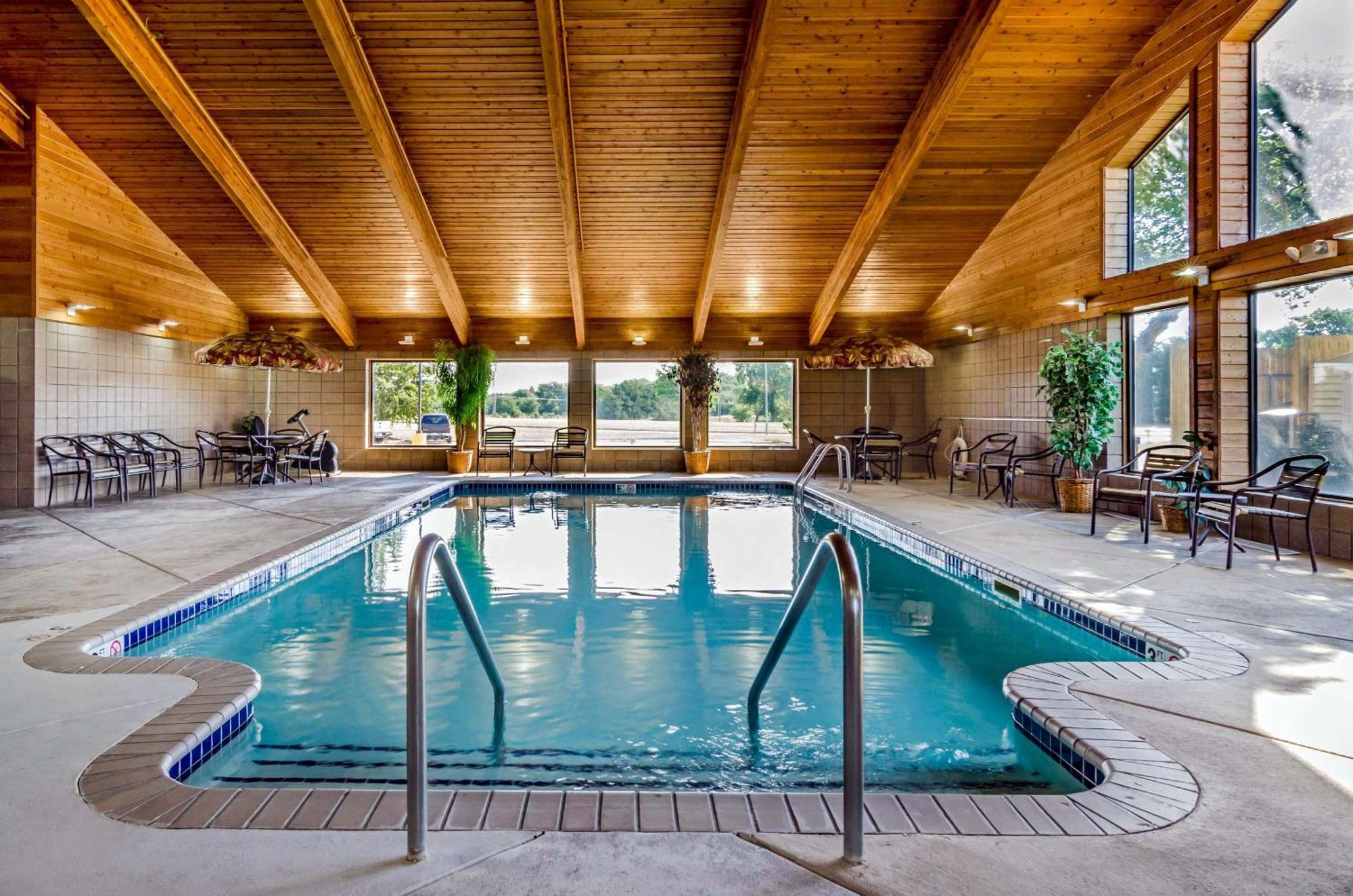 Rodeway Inn Hesston Esterno foto