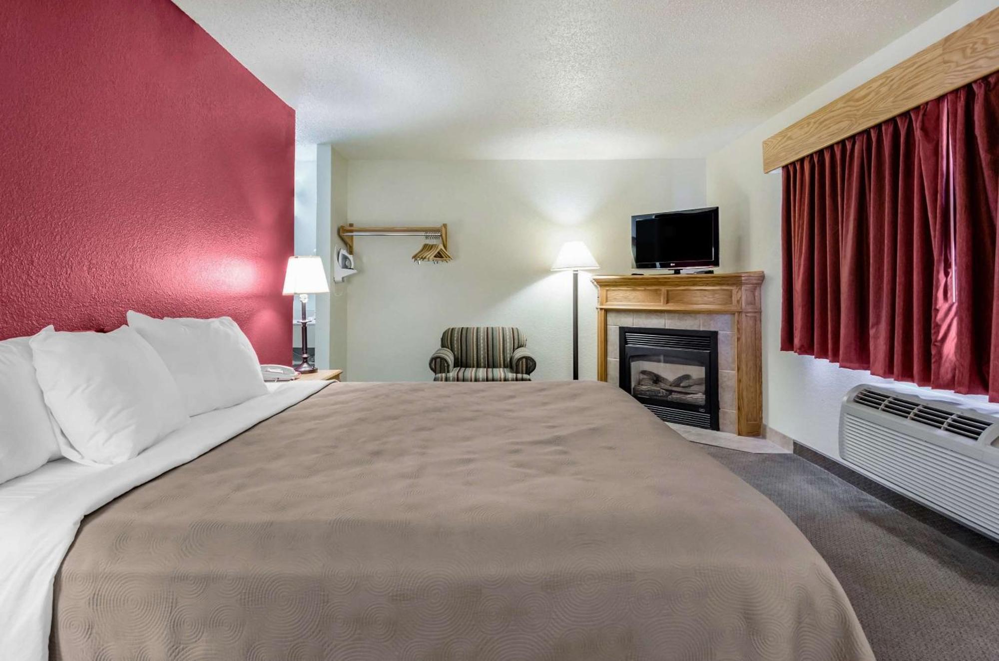 Rodeway Inn Hesston Esterno foto