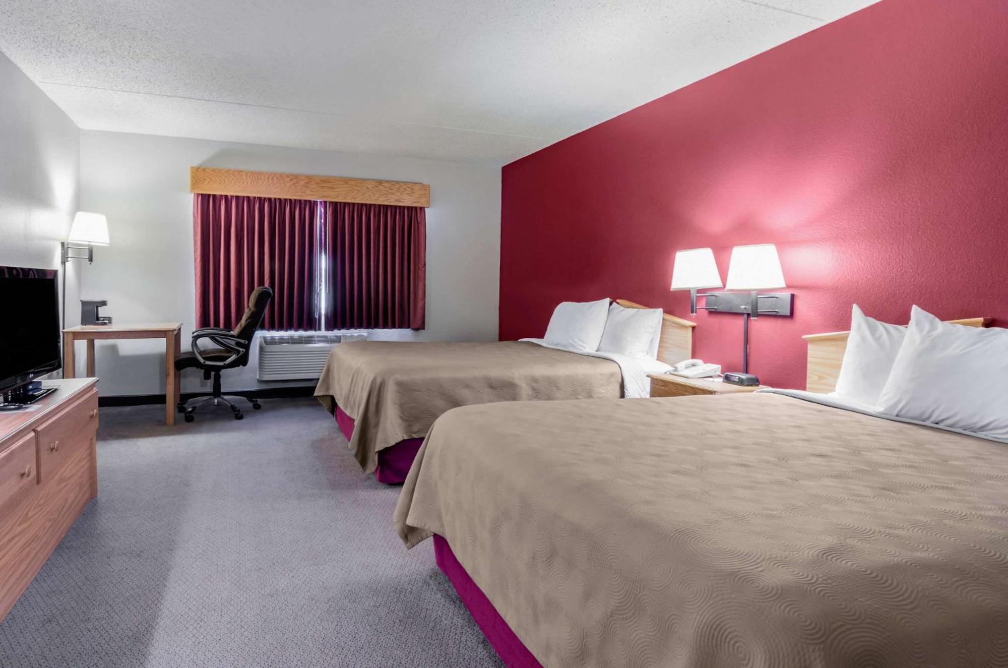 Rodeway Inn Hesston Esterno foto