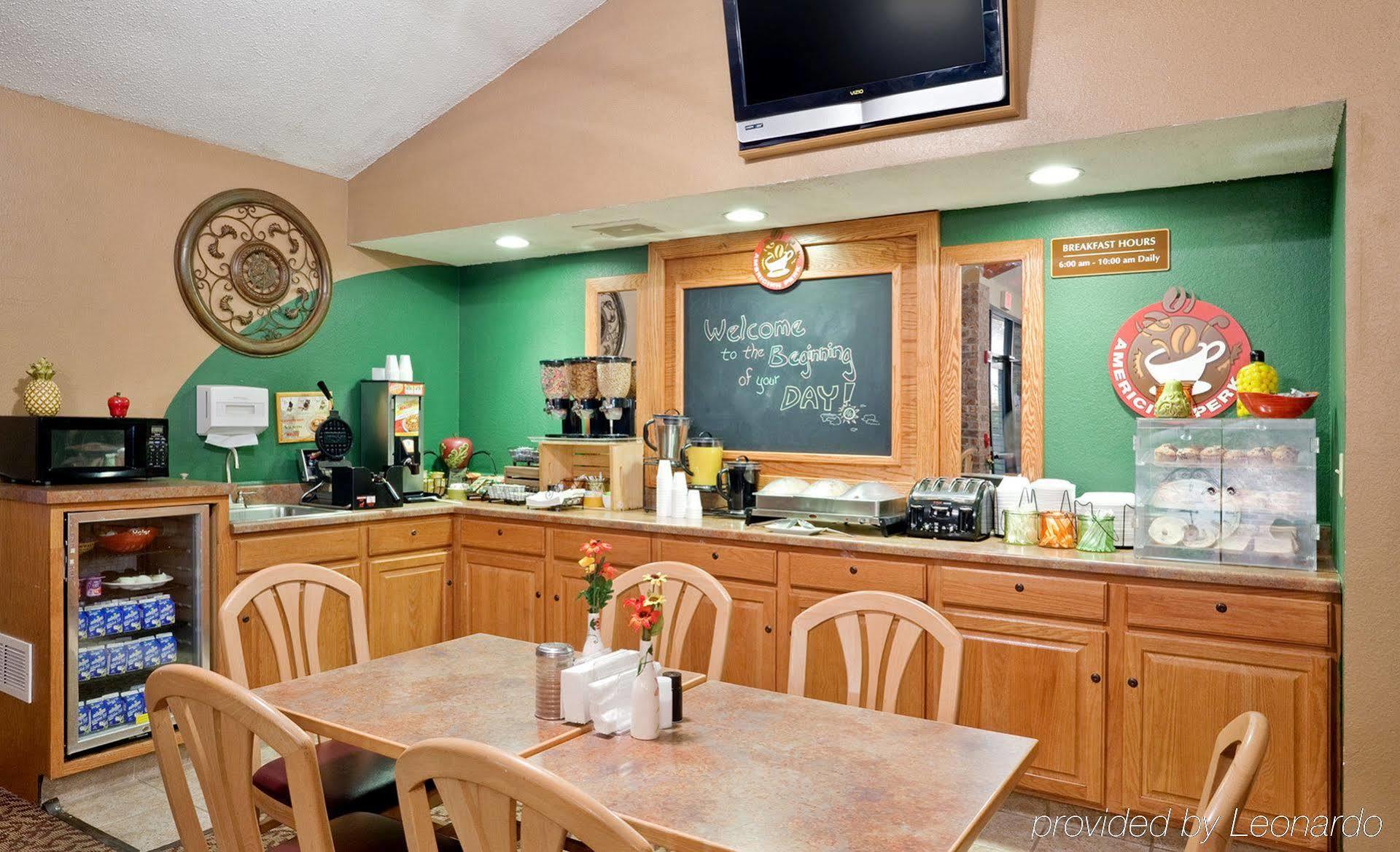 Rodeway Inn Hesston Esterno foto
