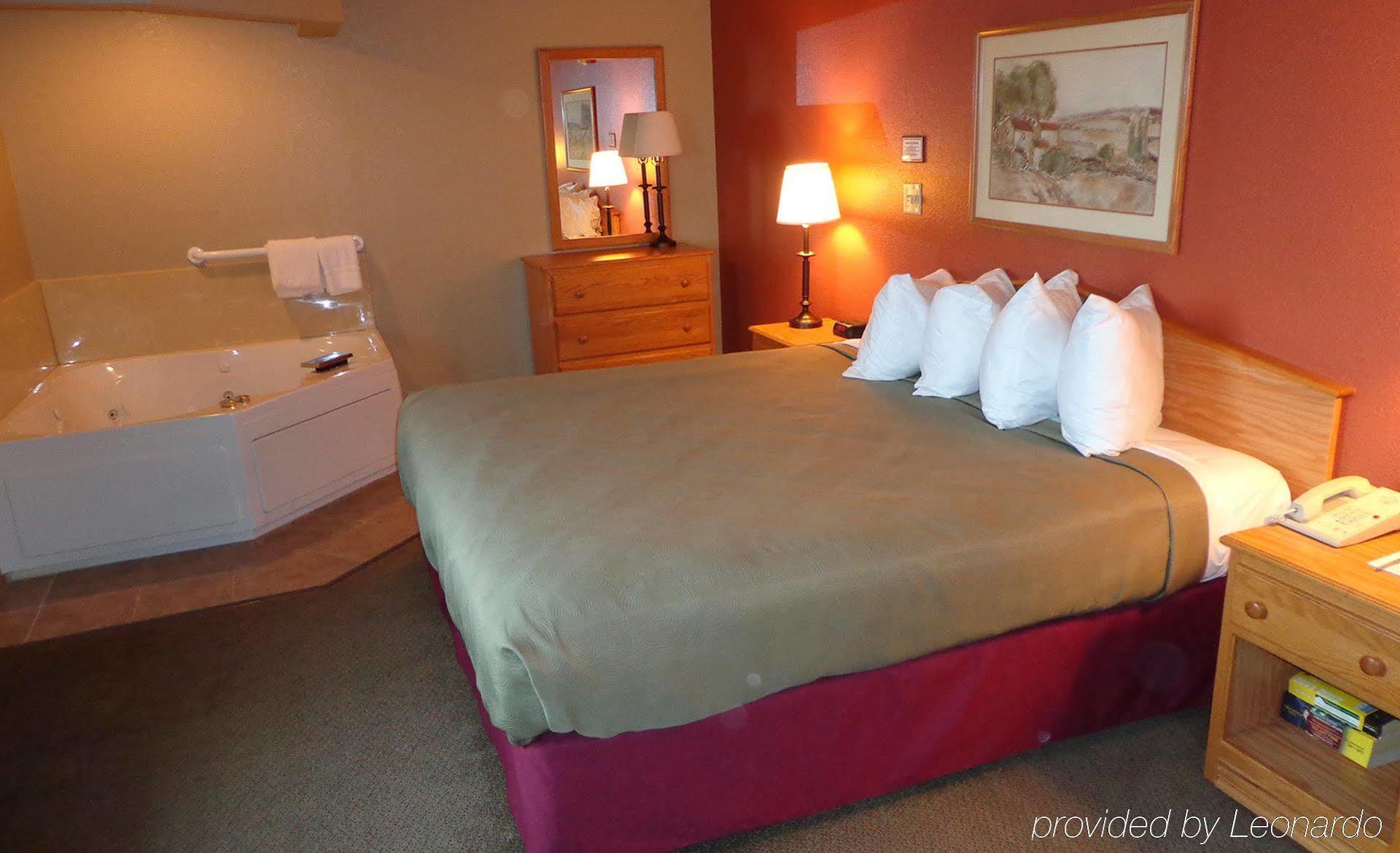 Rodeway Inn Hesston Esterno foto
