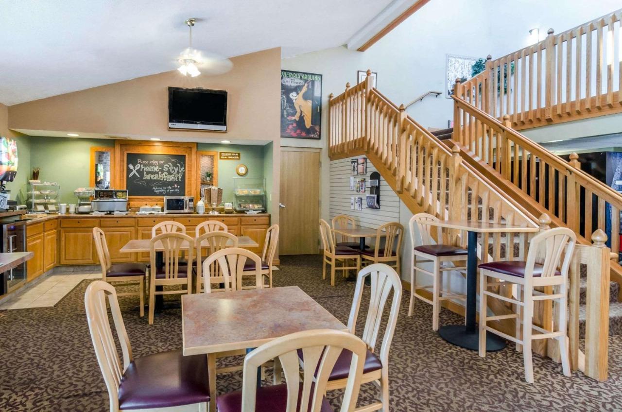 Rodeway Inn Hesston Esterno foto