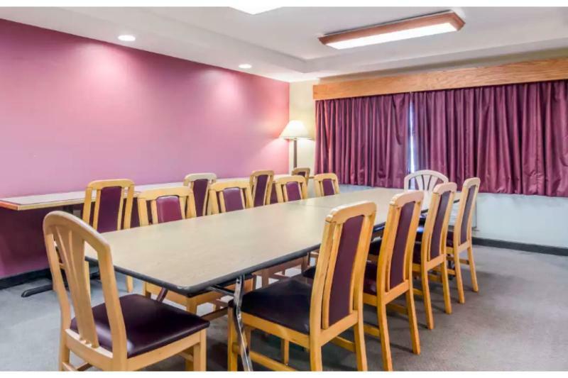 Rodeway Inn Hesston Esterno foto