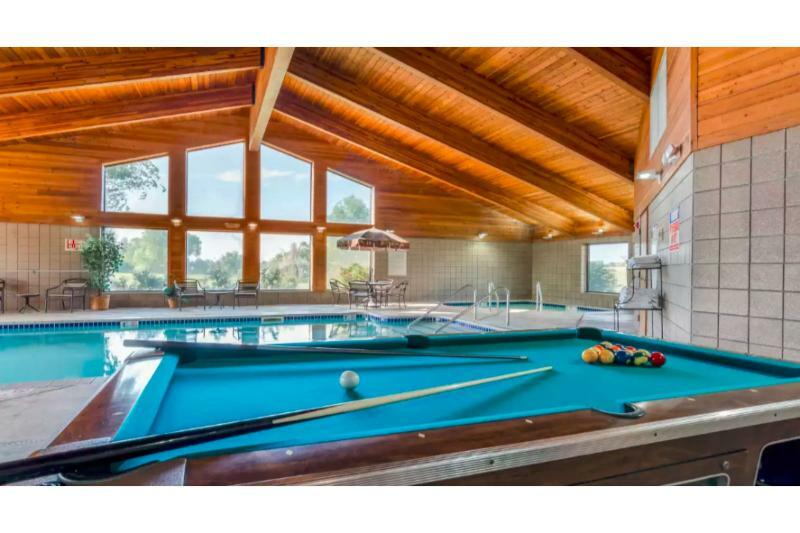 Rodeway Inn Hesston Esterno foto